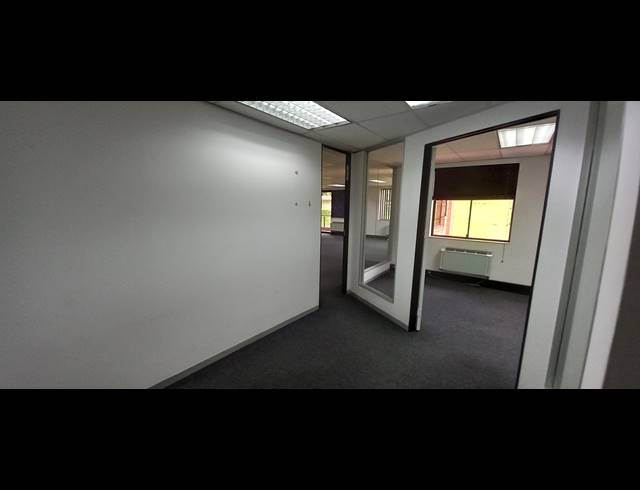 151M² OFFICE TO LET IN BRYANSTON